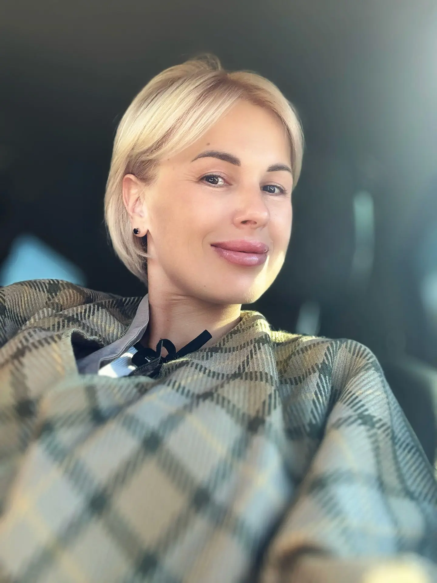 Падают листья, меняется погода, заканчивается лето… А жизнь продолжается. И в этом её к...