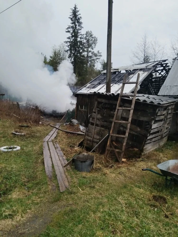 🚒 14 мая в 14.11 мин. на телефон диспетчера ЕСС - 01 поступило сообщение от оператора ...