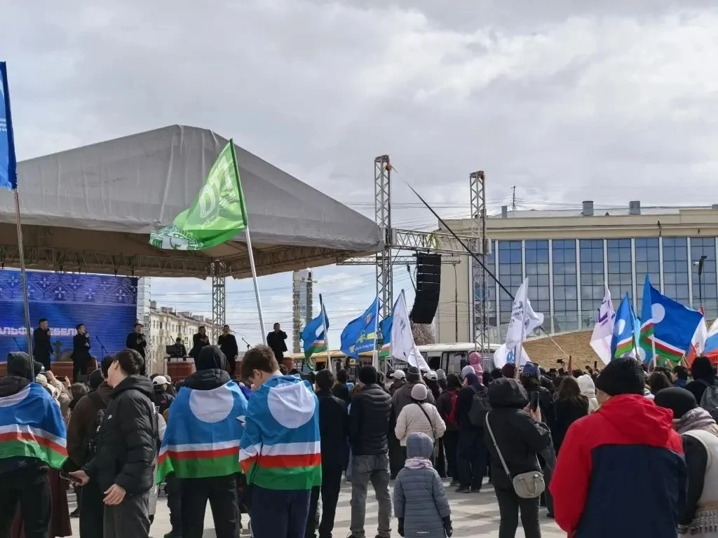 ЯКУТИЯ - РЕСПУБЛИКА СВОБОДЫ И СЧАСТЬЯ!  Если наша молодежь чтит свое государство и уважает его прошл