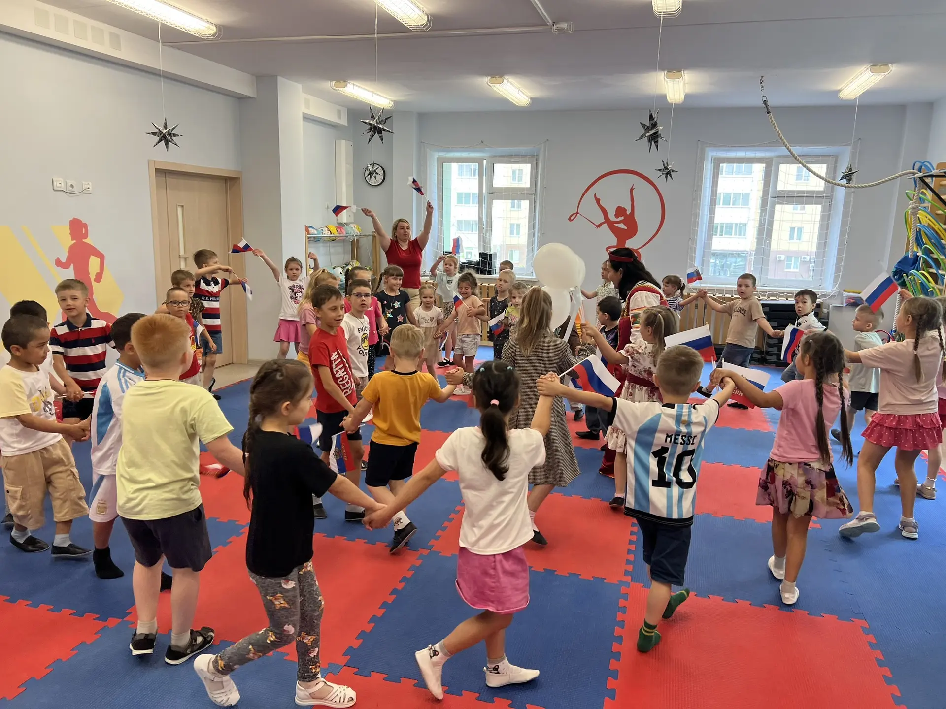 Ещё одна летняя неделя позади ☀️

И она прошла под знаком 🇷🇺 ДНЯ РОССИИ 🇷🇺

В нашем детском саду