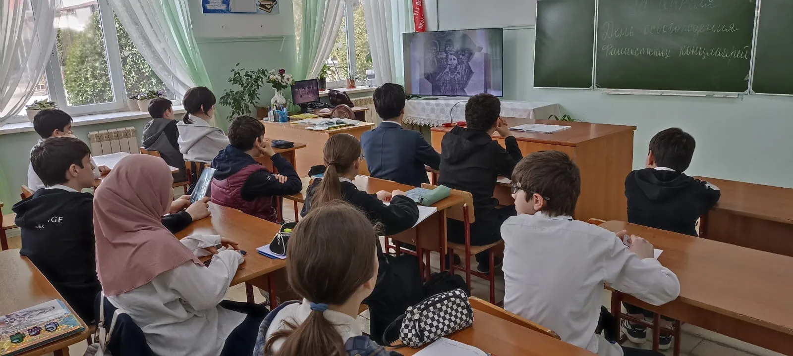 🕯 СТРАНИЦЫ СТРАШНЫЕ ЛИСТАЯ…, классный час ко Дню памяти жертв геноцида советского народа был проведе