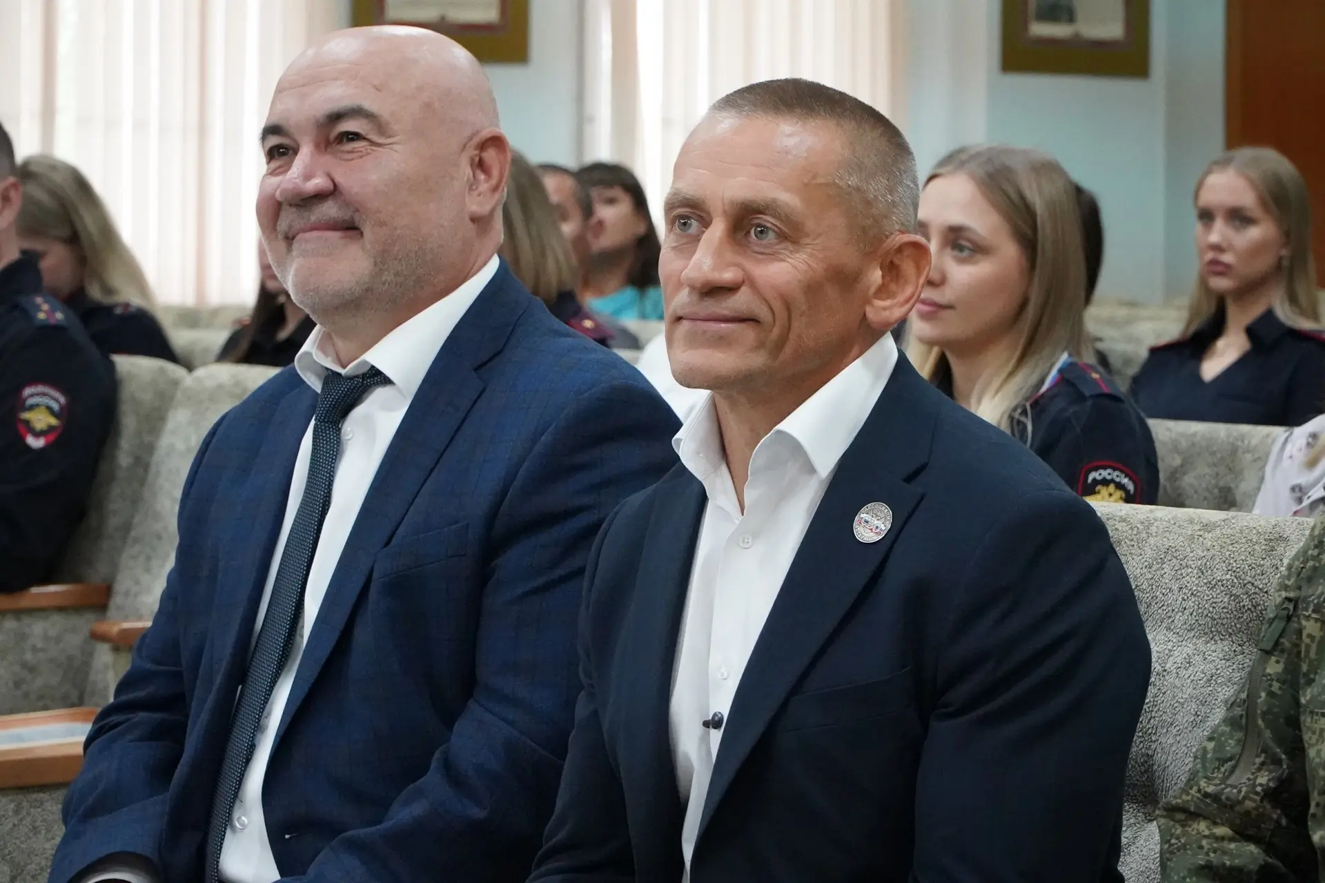 На этой неделе в городе работал депутат Думы Югры Дмитрий Аксёнов. Вместе с ним посетил...