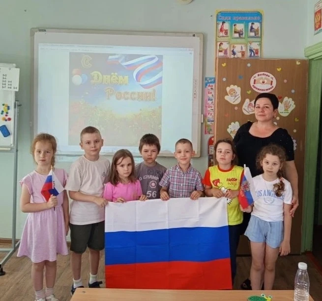 🇷🇺 Накануне главного государственного праздника День России педагог дополнительного образования Ар