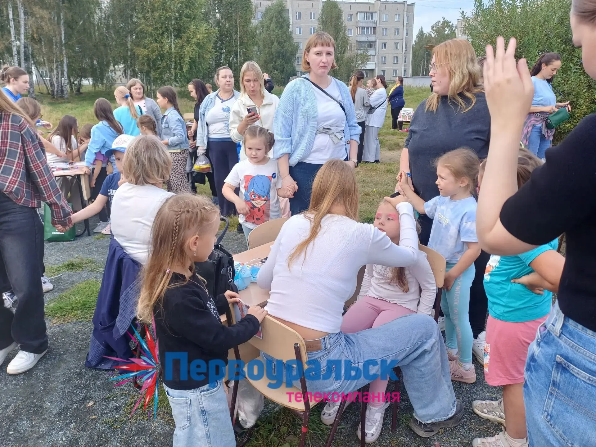 В Первоуральске в микрорайоне Магнитка сегодня отмечают праздник двора