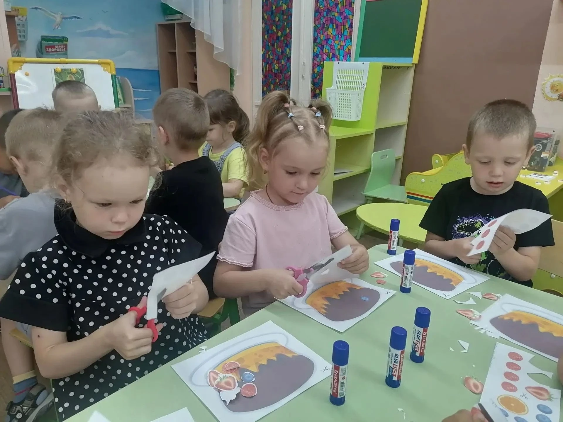 17 июня, прошел яркий тематический праздник - «День торта». Программа мероприятия началась с увлекат