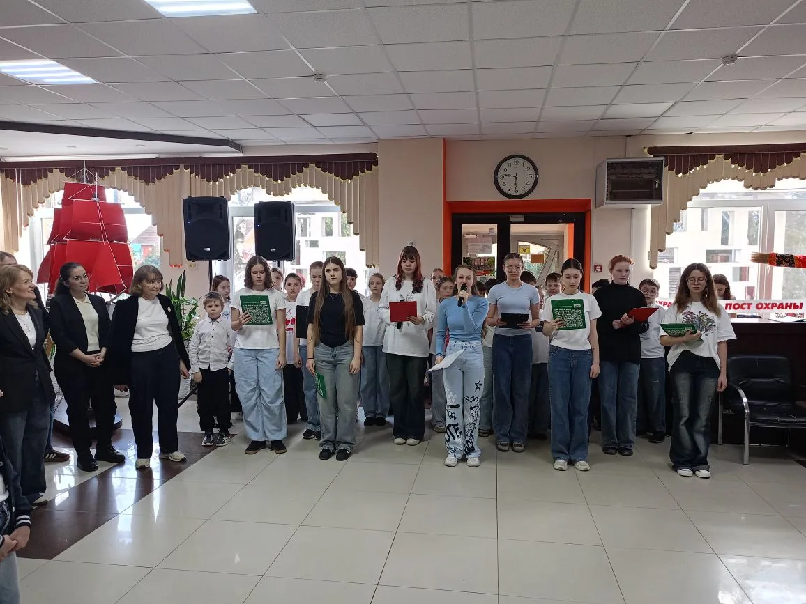 Сегодня в нашем лицее с самого утра праздничная атмосфера 🎉🎉🎉