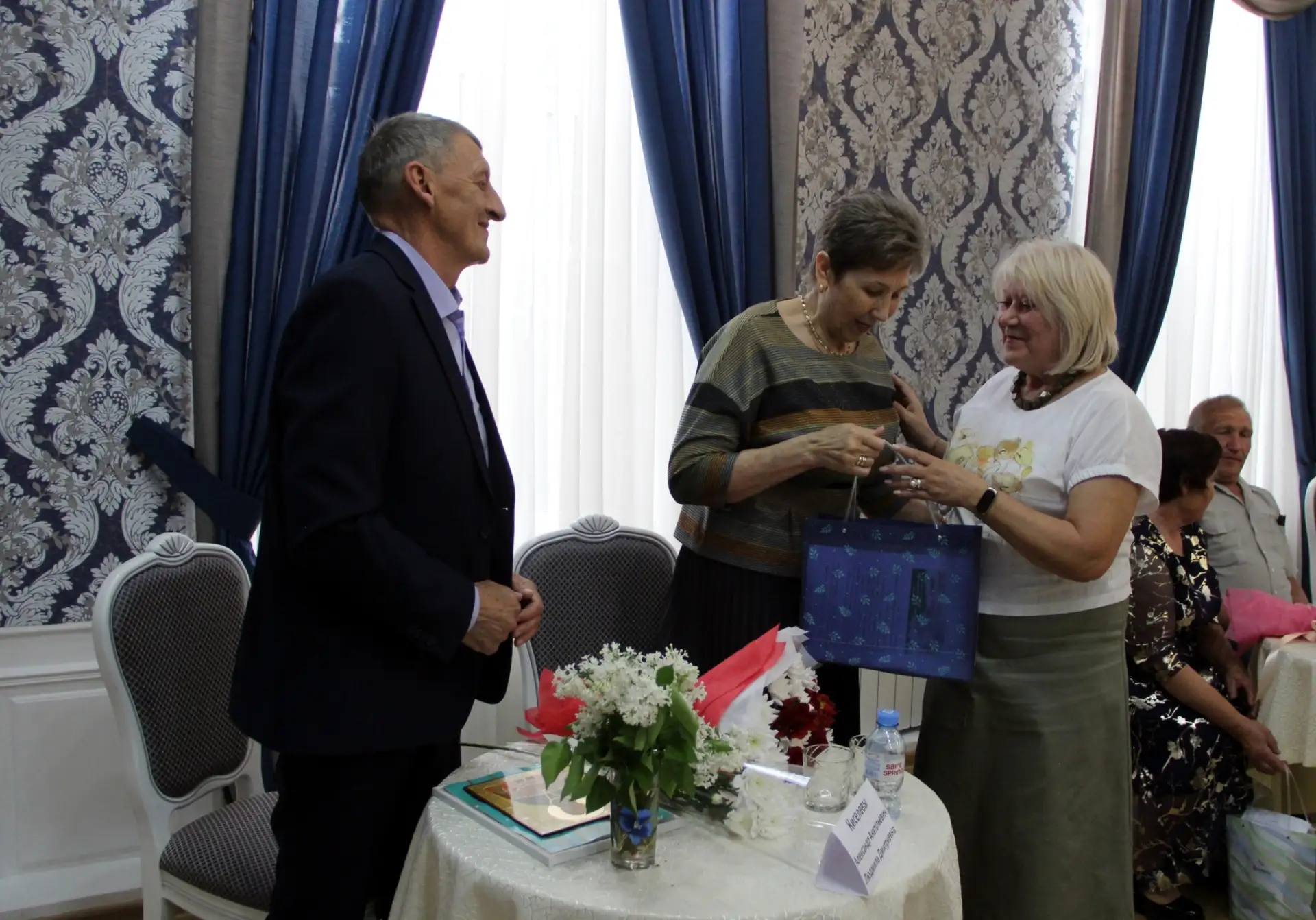 💐 В Международный день семьи, 15 мая, в Бутурлиновском ЗАГСе собрались те, кто знает истинную цену д