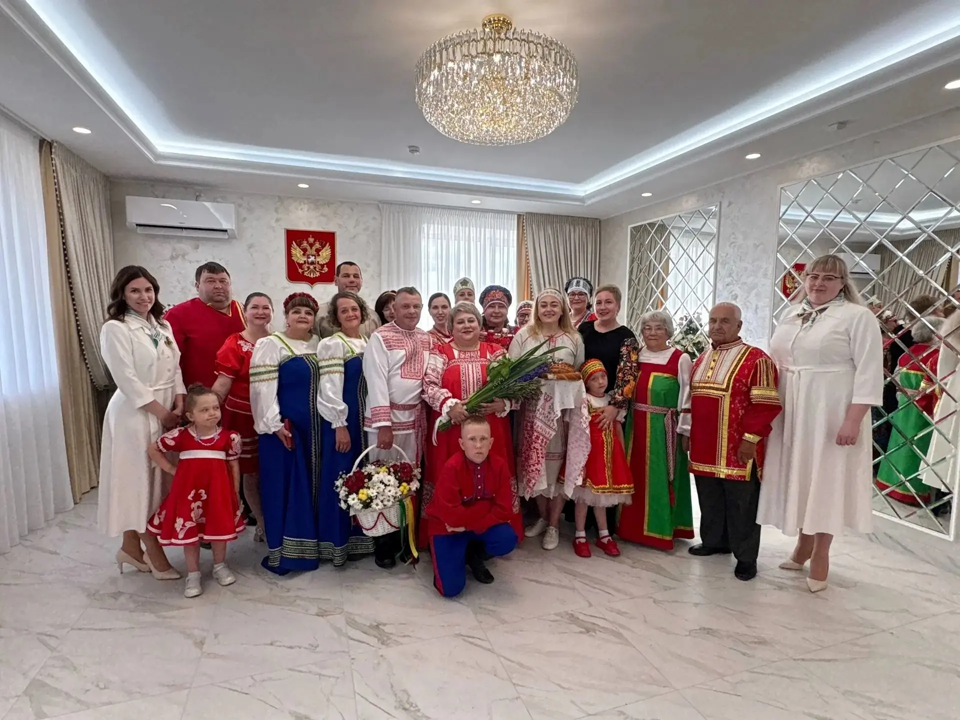 🌿 Любовь под куполом традиций: русская свадьба в Новолялинском районе 🇷🇺❤️

😍В отделе ЗАГС Новол