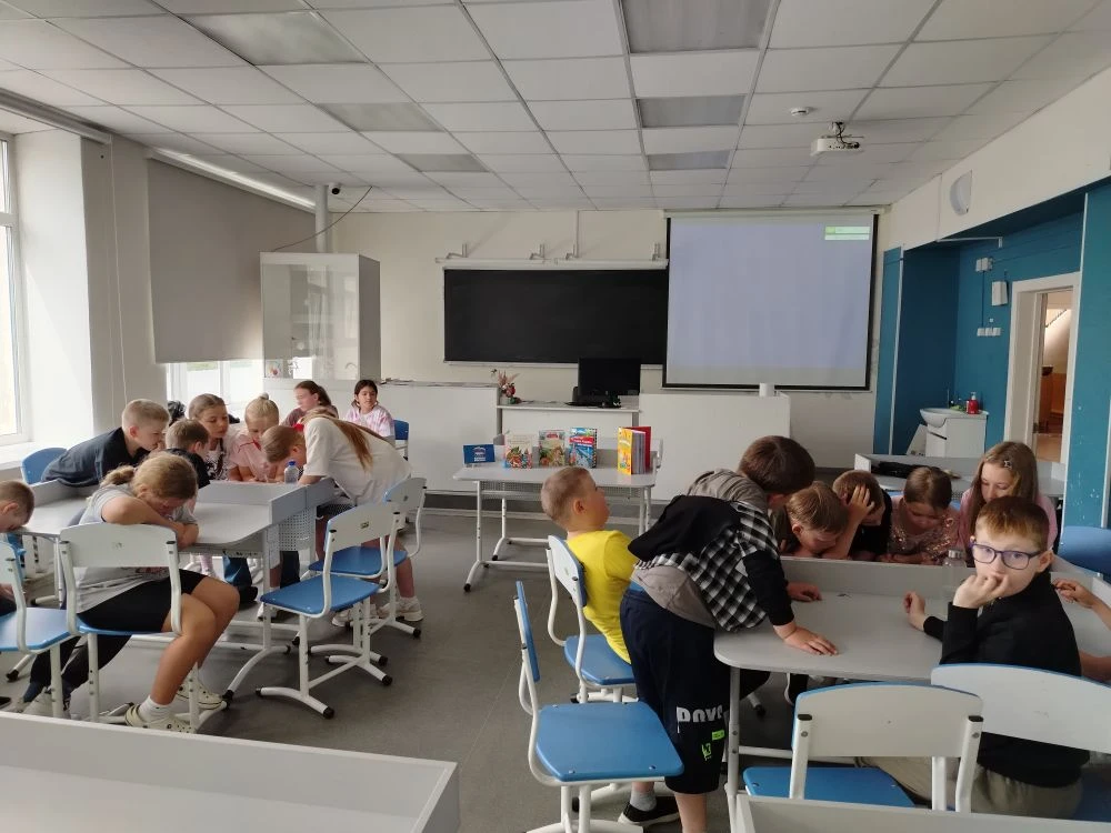 #СельскаябиблиотекапоселкаАрамиль

#Летняяплощадка#Школа№3#ДеньРоссии
#ЕР196

08.06.2026

Несмотря н