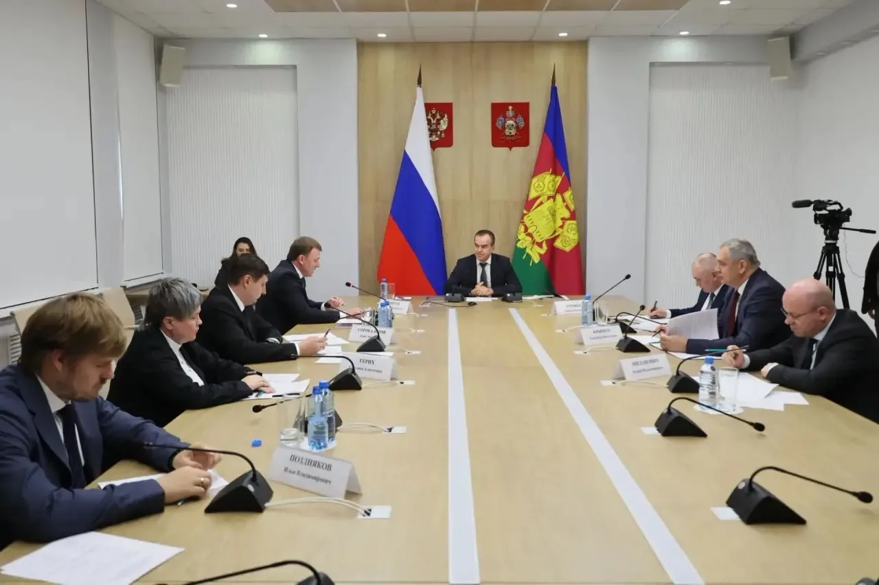Принял участие в совещании по вопросу реализации регионального проекта «Формирование ко...