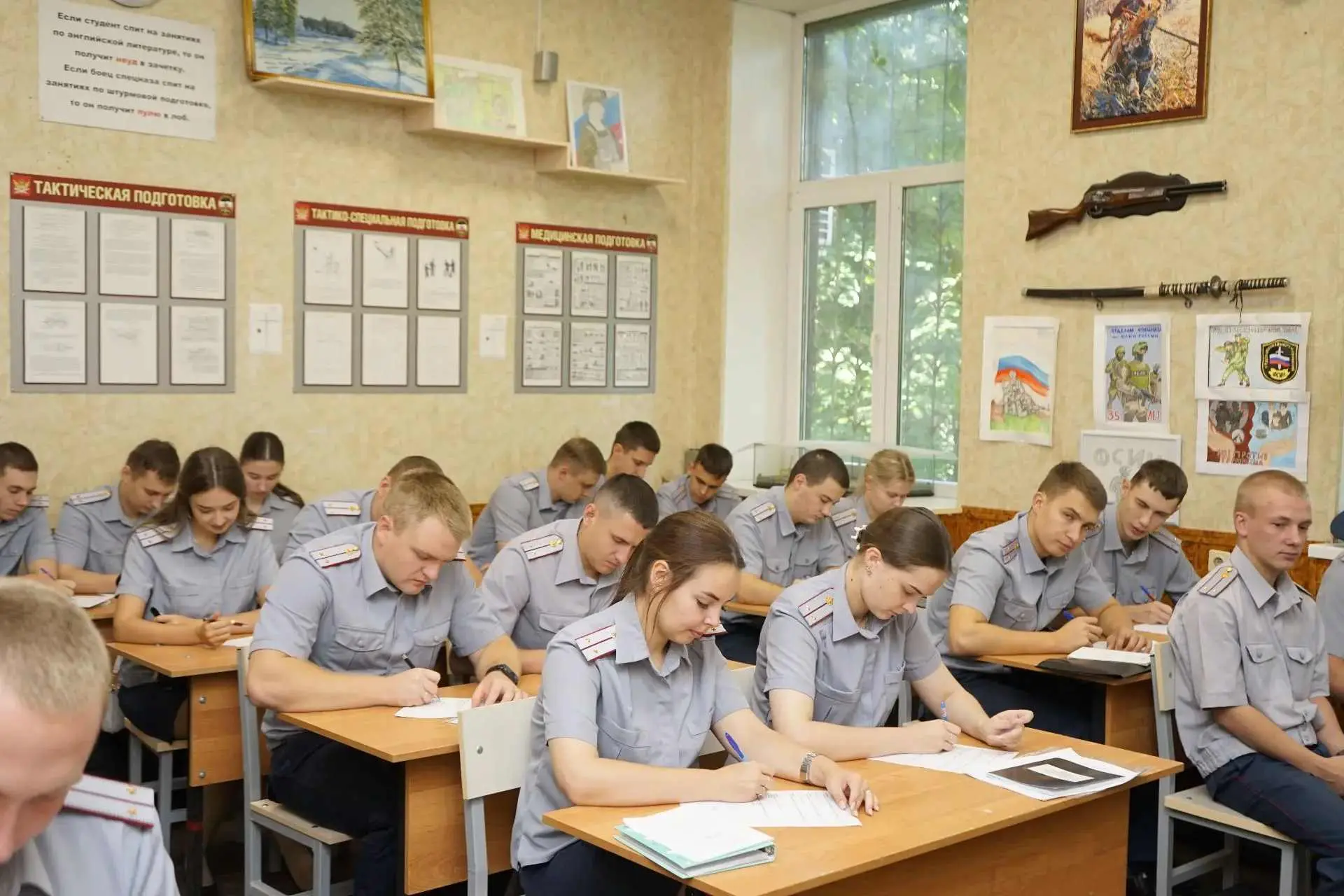 В УФСИН России по Воронежской области провели проверку профессиональной подготовки моло...