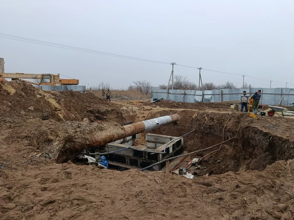 🚧  Подземные воды работам не помеха: «Концессии водоснабжения» меняют ветхий канализационный коллект