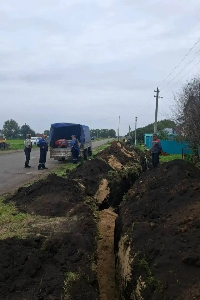 В деревне Апанасово-Эщебенево завершается замена наружного водопровода.