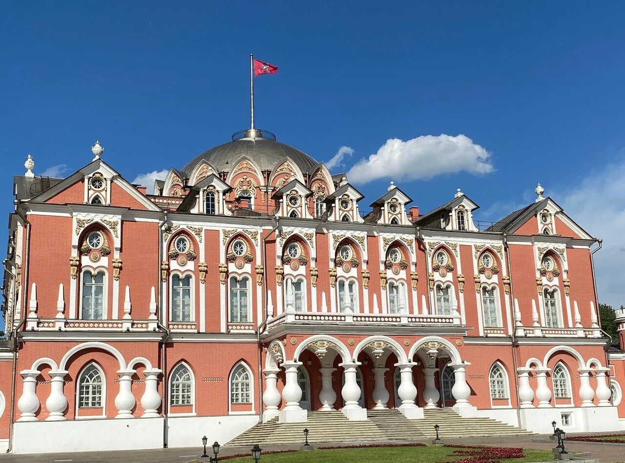🏤 «Моя милая подмосковная дачка» — так называла наш Петровский путевой дворец Екатерина II, по чьем