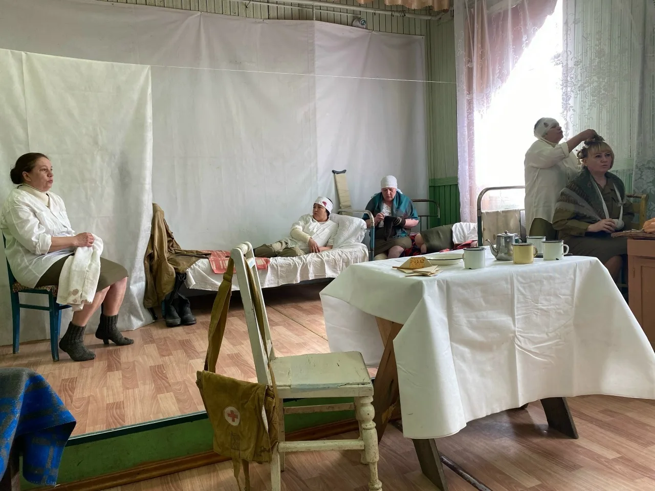 Спектакль «А нам бы жить…» предлагали посмотреть участники КФ «Театр-Студия» Пучужского ДК 2 мая жит