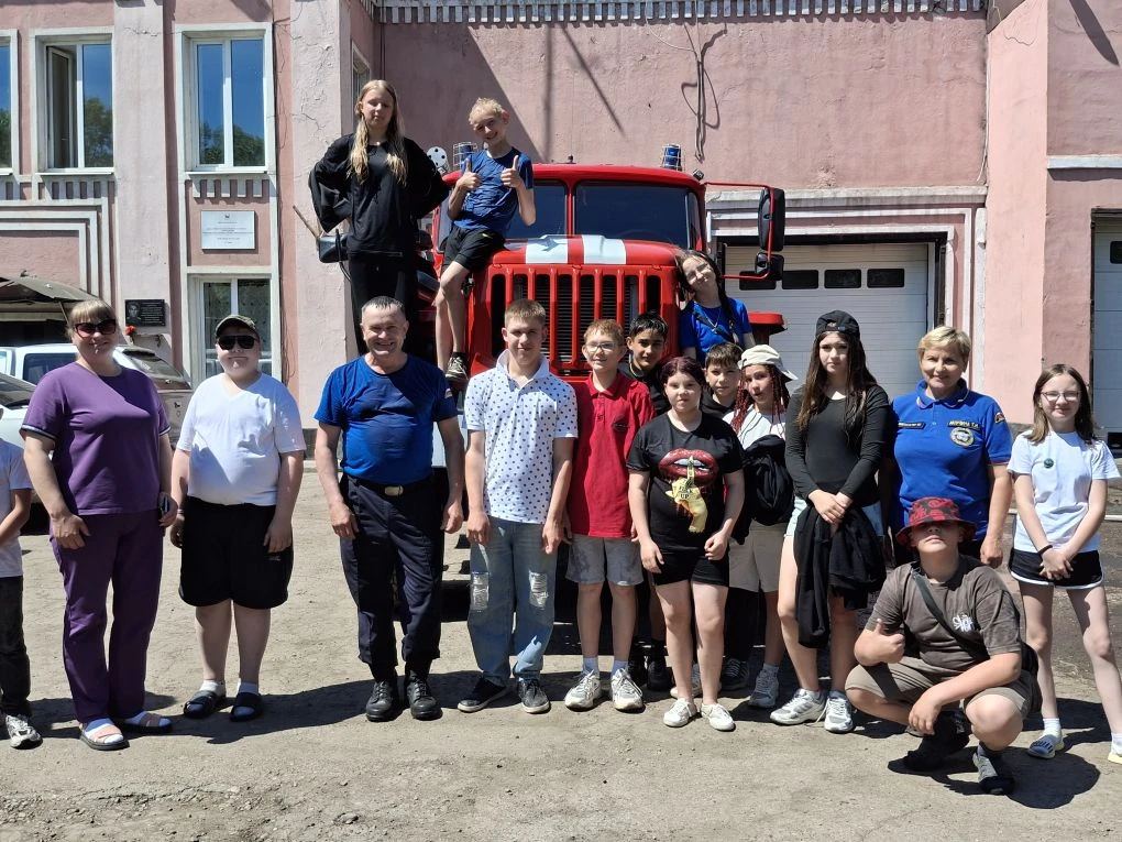 💥ЭКСКУРСИЯ В ПОЖАРНУЮ ЧАСТЬ №110: день безопасности и новых открытий.🚒
Сегодня наши ребята из перв