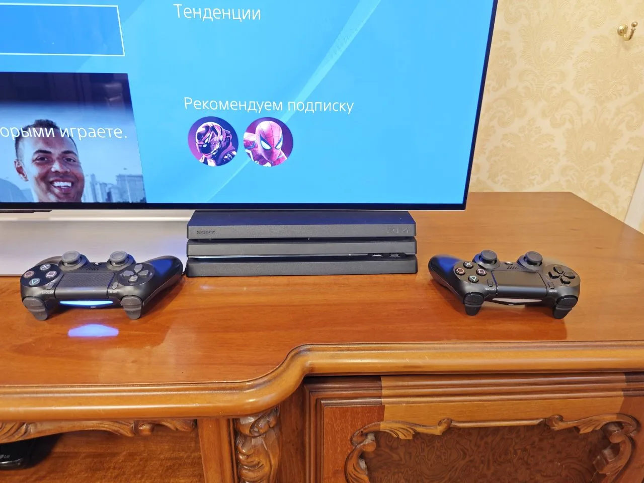 Продам Sony PS 4 Pro (CUH-7016B) первая ревизия. Не перегревалась, практически не польз...