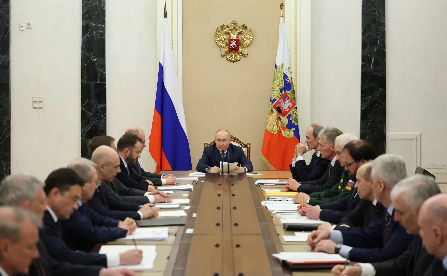 ⚡️ Президент России поручил сформировать план внедрения искусственного интеллекта