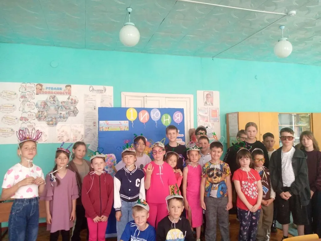 У нас сегодня было солнечно даже без солнца ☀️
1 июня в нашей школе прошёл настоящий праздник детств