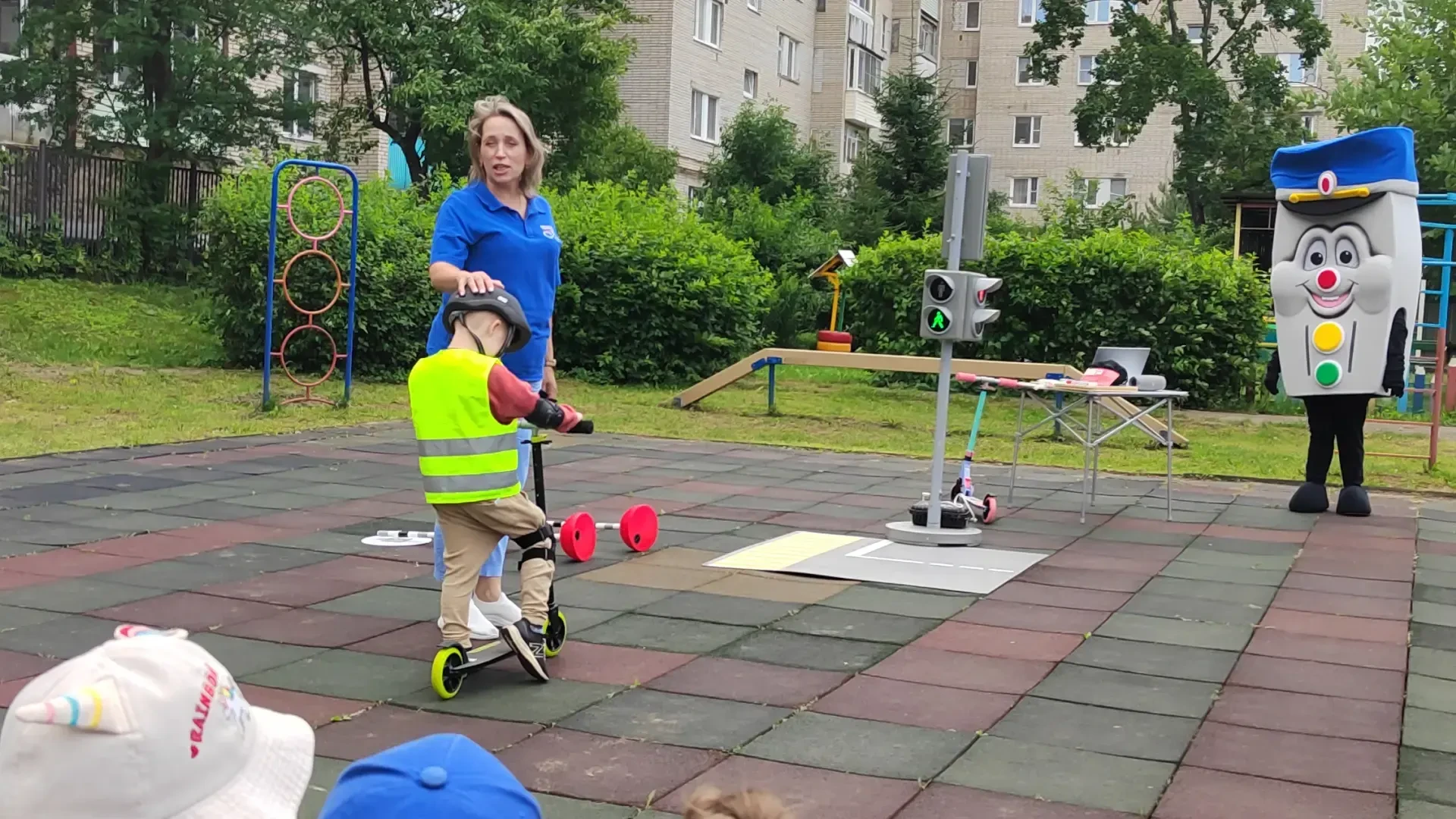 Маленькие пешеходы — большие знания: как прошёл наш День безопасности на дорогах