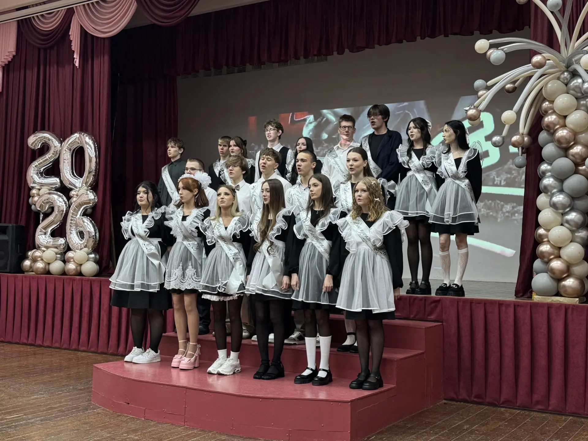 🔔 Момент, когда один звонок меняет всё.  Сегодня в нашей школе прозвучал тот самый — одновременно ра