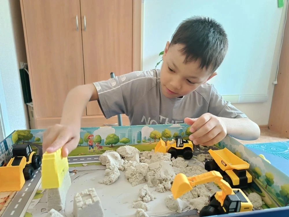 Секрет спокойного школьника: кинетический песок 🤫✨