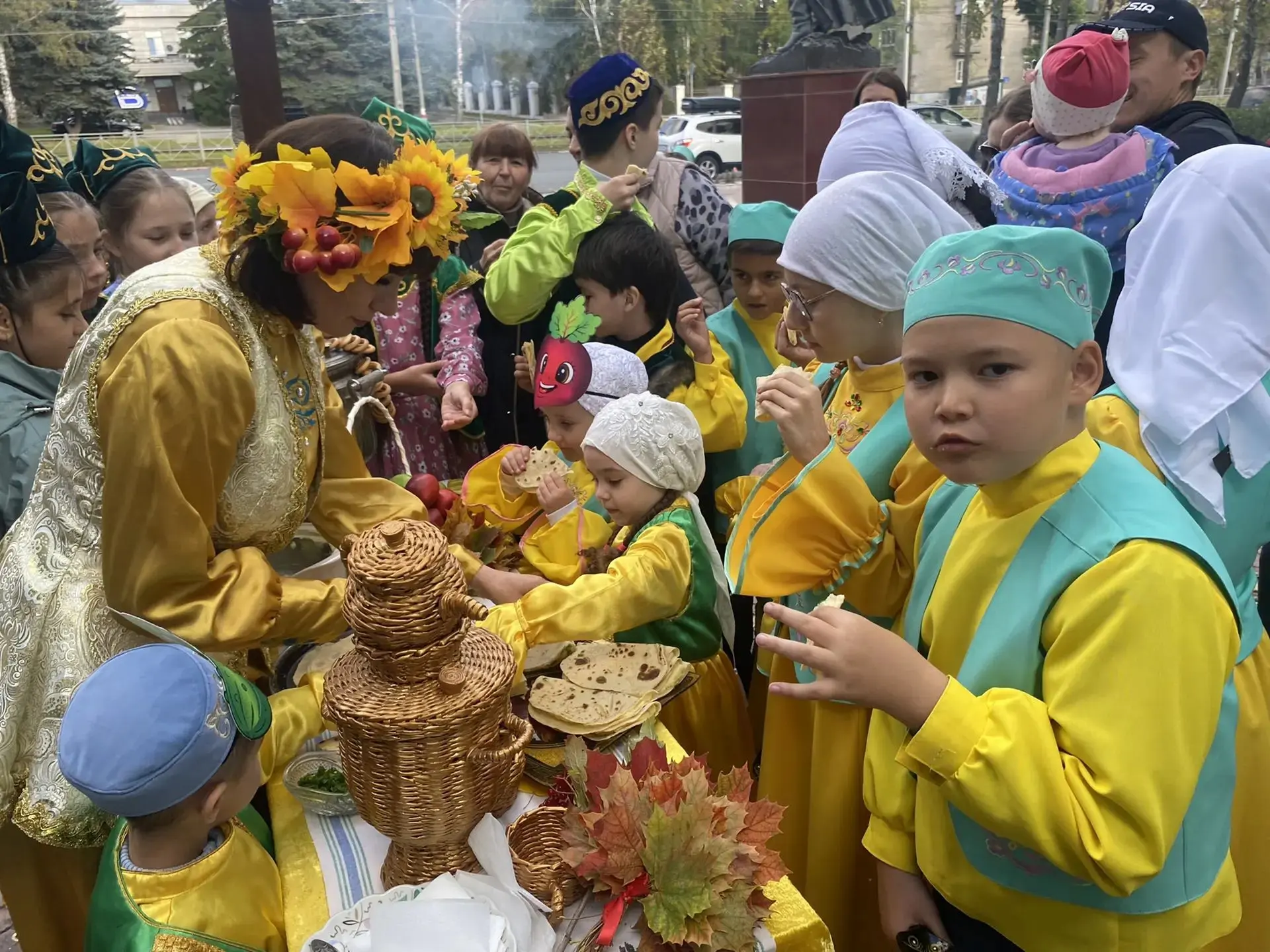 Ульяновскиның Татар мәдәният үзәгендә халкыбызның көзге уңышларны җыеп алгач уздырыла т...