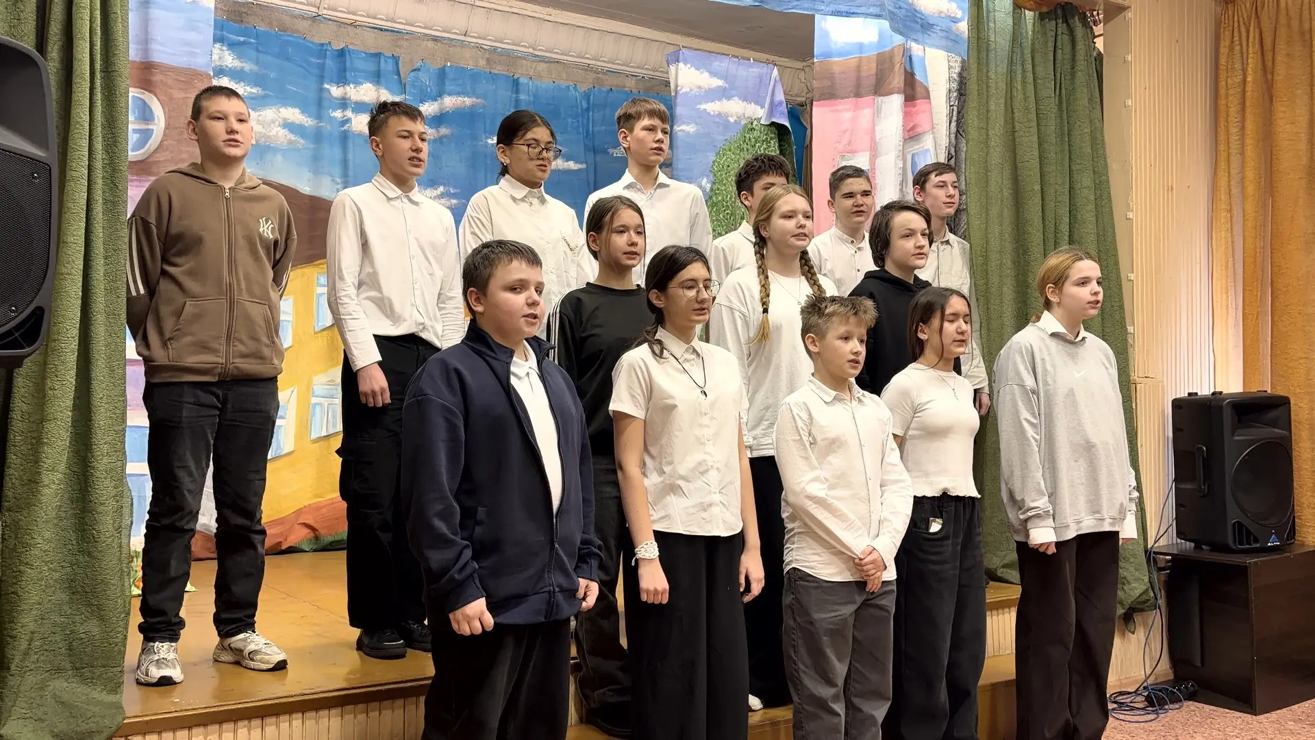 Душой и сердцем прикоснулись к подвигу: в школе №57 сегодня прошла «Битва хоров» среди 5-7 и 8-11 кл
