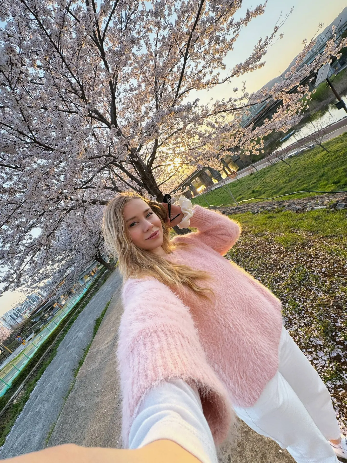 Очень красивое время сейчас в Корее 🌸 хочется гулять и гулять 🥰 советую если собираетесь посетить эт