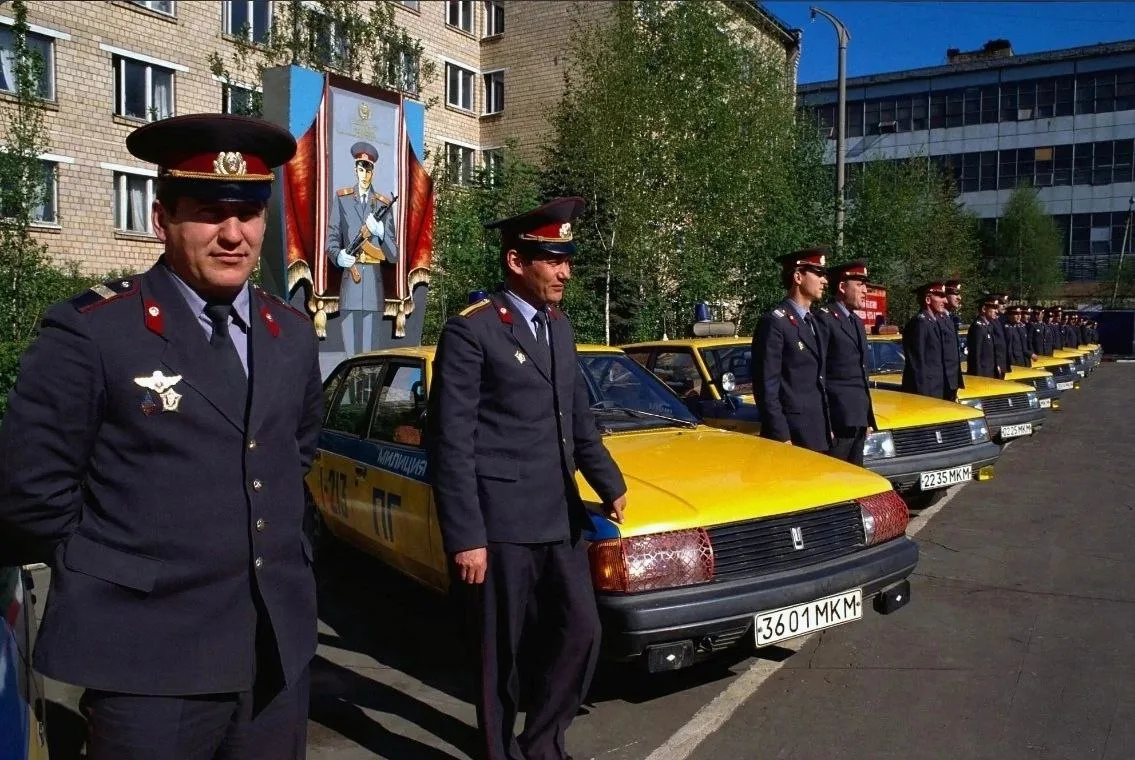 Москва, 1 мая 1990 года. 1-й полк патрульно-постовой службы милиции. 

Обратите внимание на возраст 