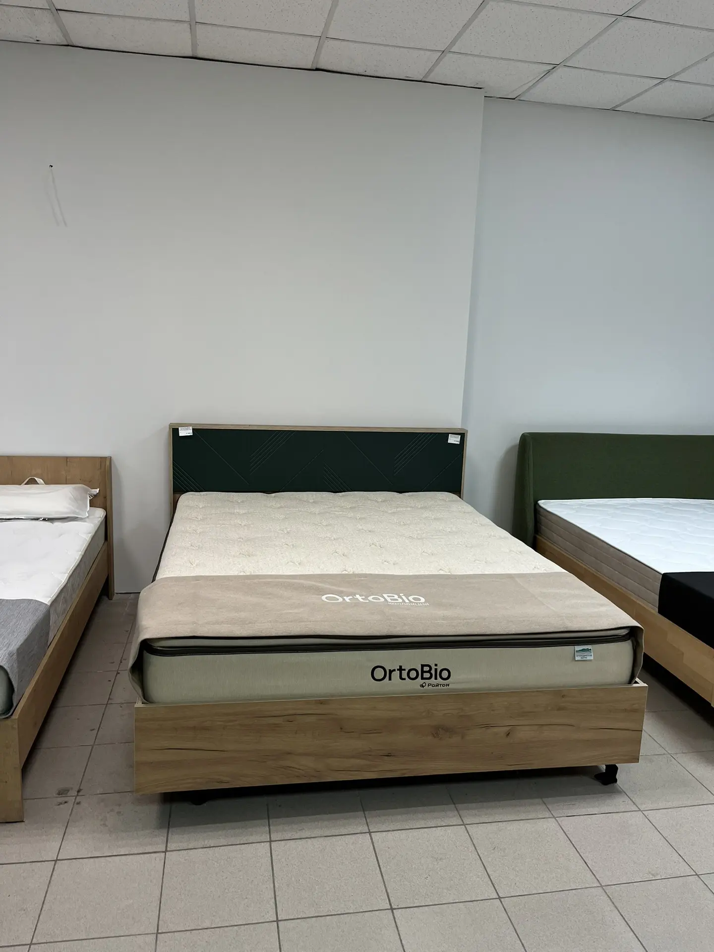 Кровать 160*200 
за 9900 рублей 

❗️Основание входит в стоимость

Старался цена: 31.000 руб.
Новая ц