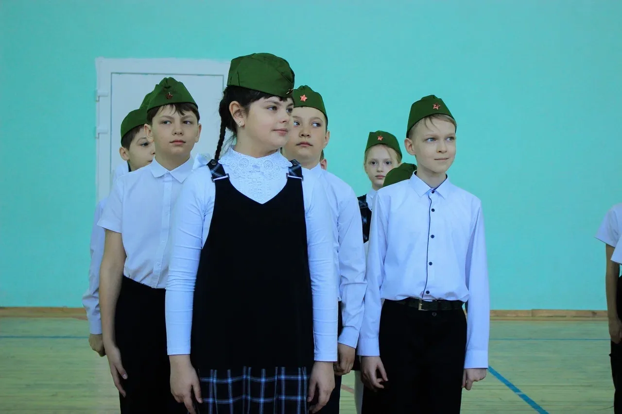 Маршируем к победе! 🥁   В нашей школе было шумно, дисциплинированно и очень масштабно! Мы принимали 