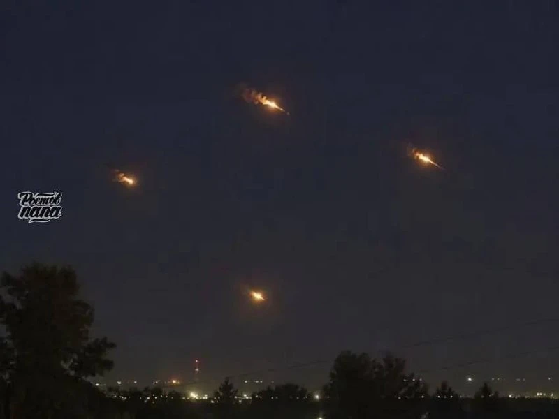 🚀 30+ БПЛА от Таганрогского залива вглубь Ростовской области.

▪️ В Таганроге уже взрывы. После пол
