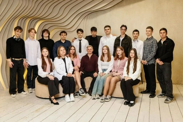 ФОТОМАРАФОН: ПОСЛЕДНИЙ ЗВОНОК  🎉 Пролетели школьные годы — впереди долгий и взрослый путь, важные ре