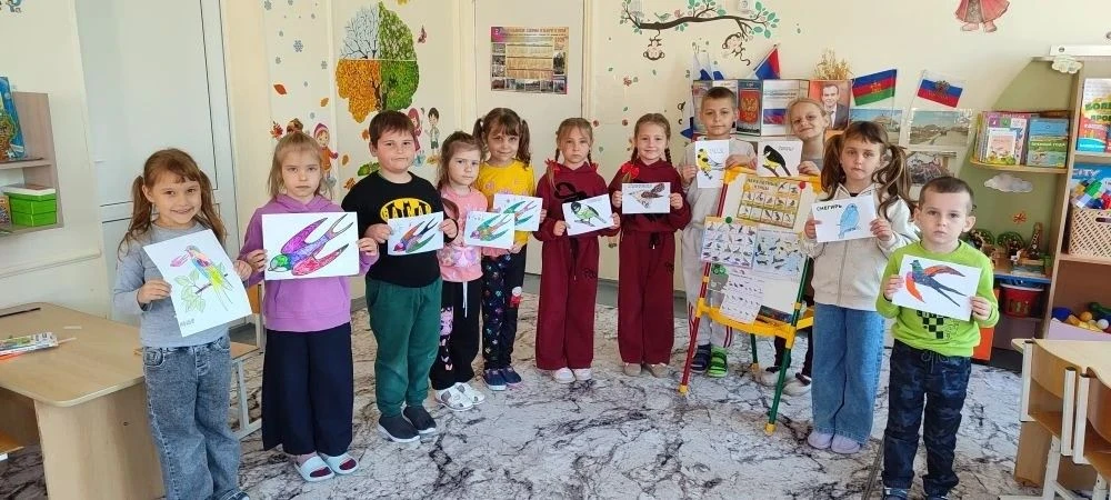 🦅🌍 Сегодня в старшей группе мы провели увлекательное занятие на тему "Перелетные птиц...
