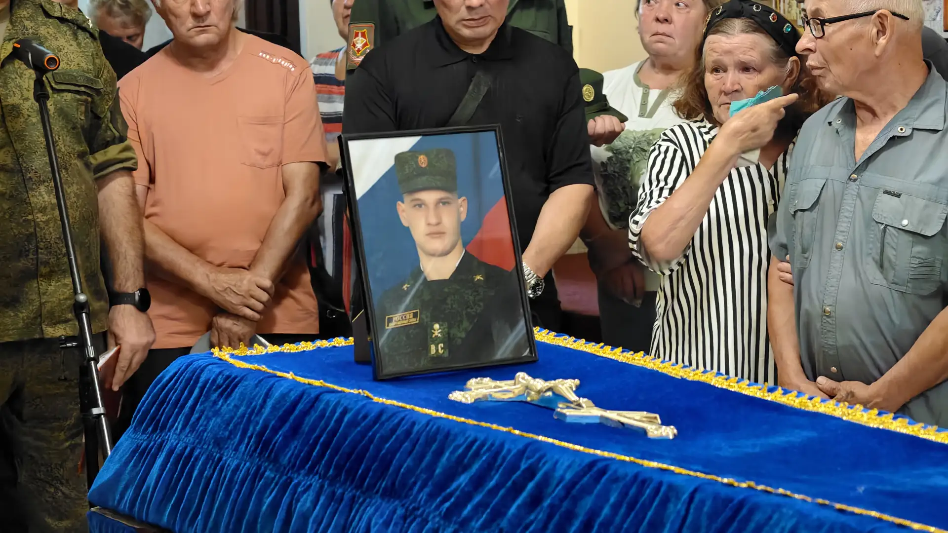 «Один из нас, простой парень из Паршино». 

Но когда пришла беда — артемовец Андрей Малых ушел по по