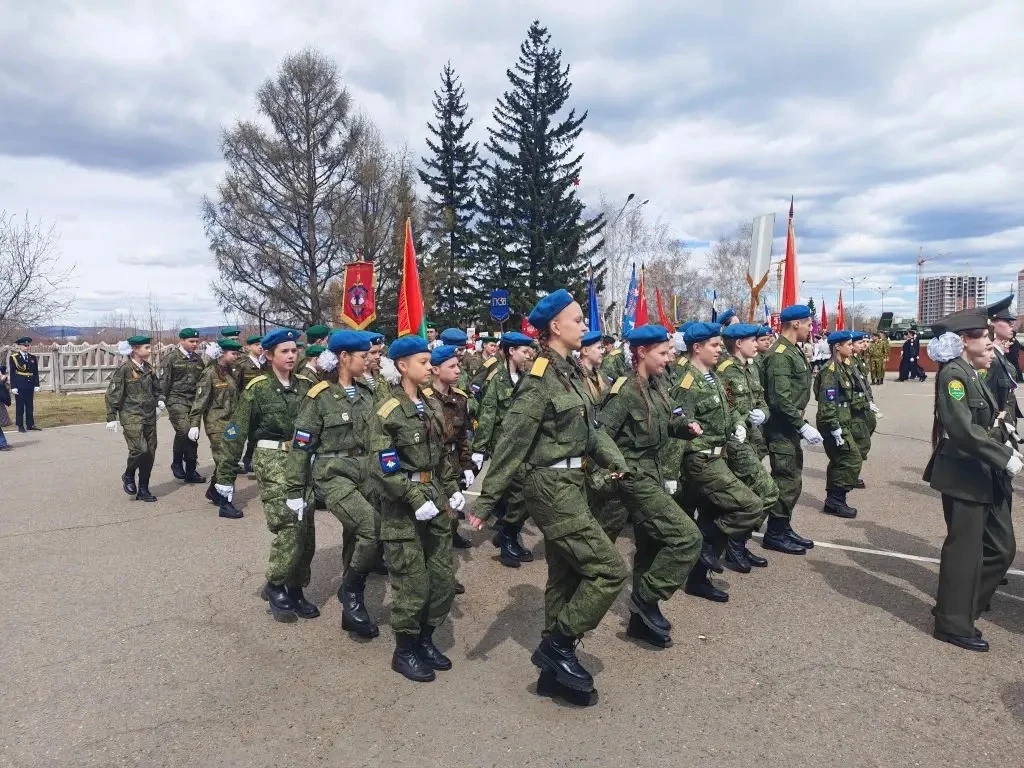 На мемориале боевой и трудовой и славы города Читы состоялся торжественный митинг Почет...