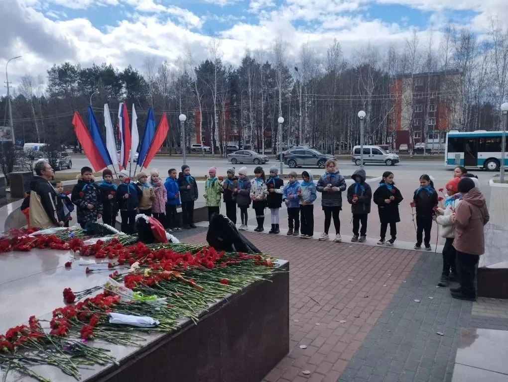 🎖️ Память, которую храним: как «Орлята России» отметили годовщину Победы  Ученики начальной школы пр