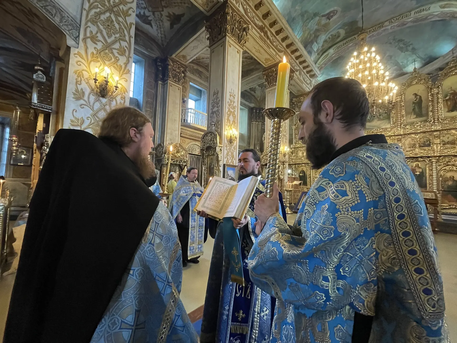 ✨ О душе, жаждущей Христа: Всенощное бдение в Раифе в канун памяти святителя Луки Крымского ✨

Вечер