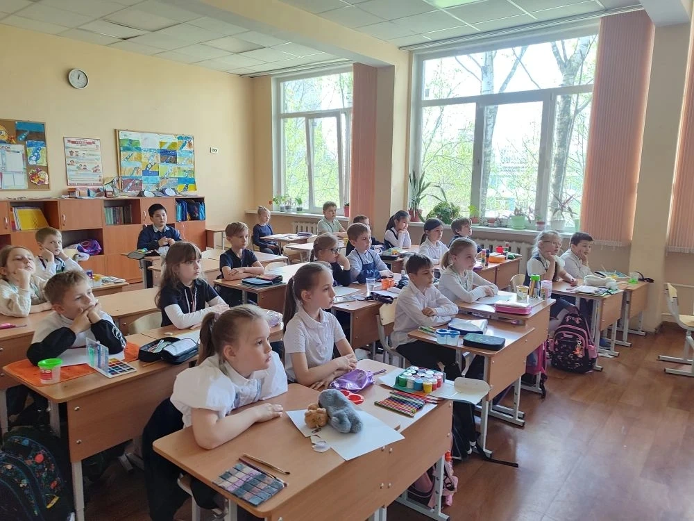 05.05.2026 в рамках Недели Памяти  обучающиеся 1 класса приняли участие в беседе и изго...