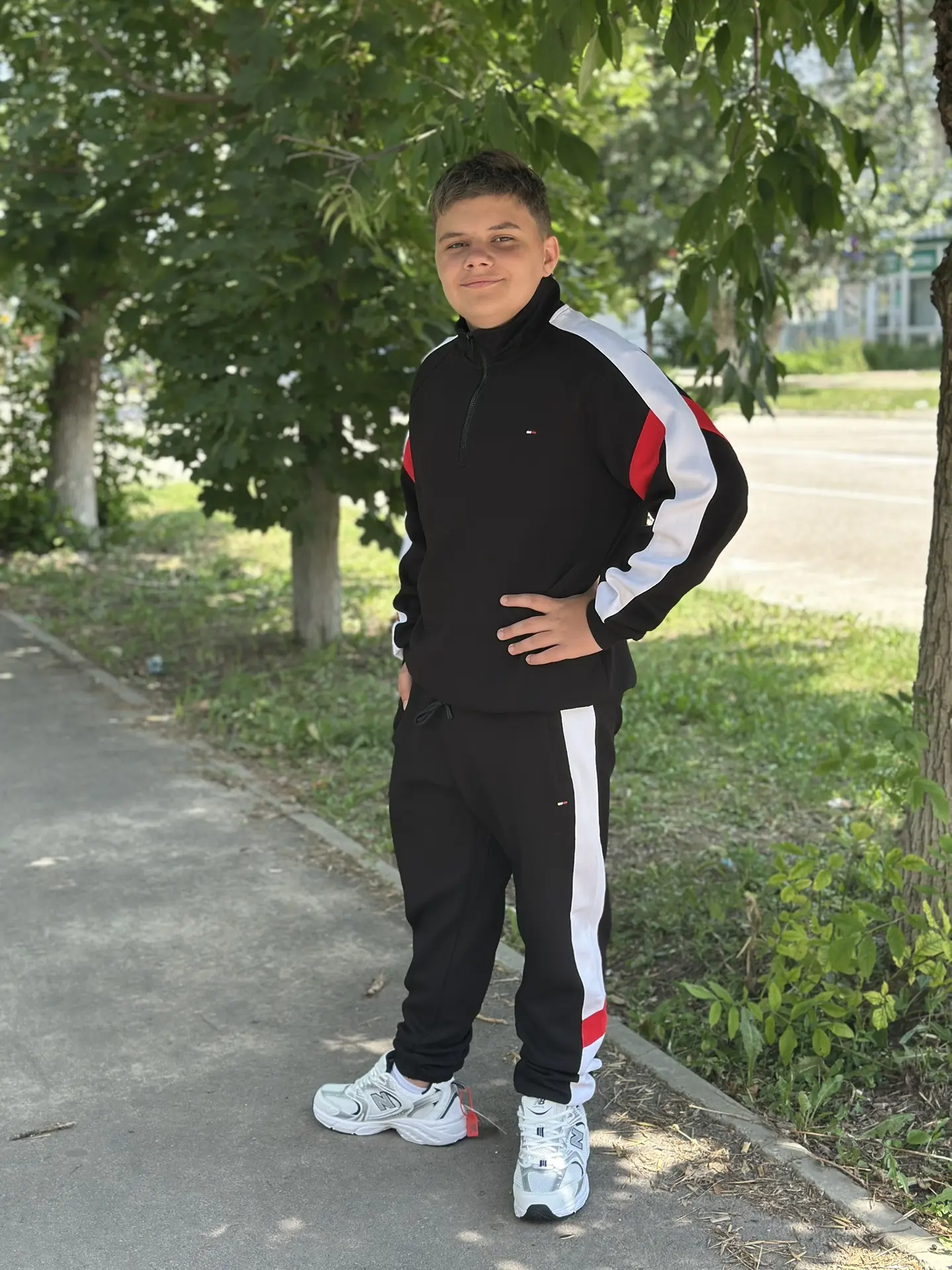 Спортивный костюм 
Размеры 50-52-54
Кроссовки 👟 
Размеры 36-41
