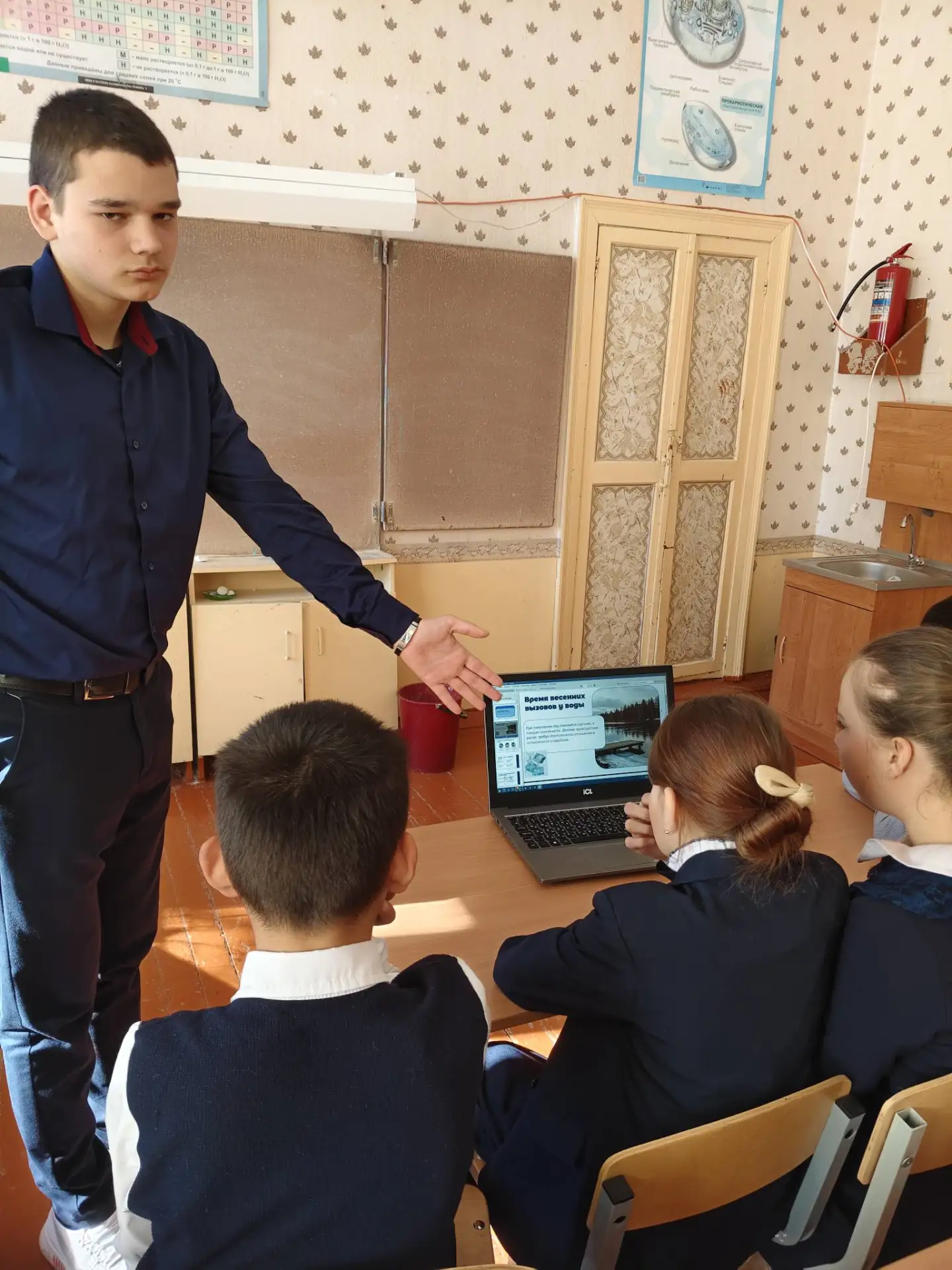 В Полянской  школе в 5 и 9 классах  6 апреля прошел классный  час на тему: «Осторожно т...