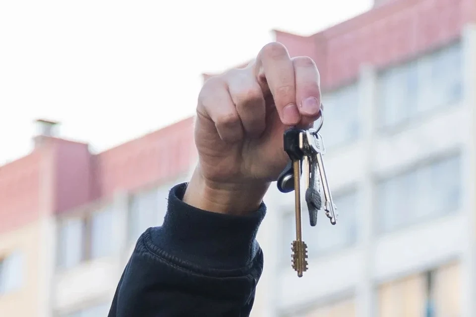Петербуржец купил квартиру за 8 млн, сделал ремонт — и узнал, что там пожизненно может ...