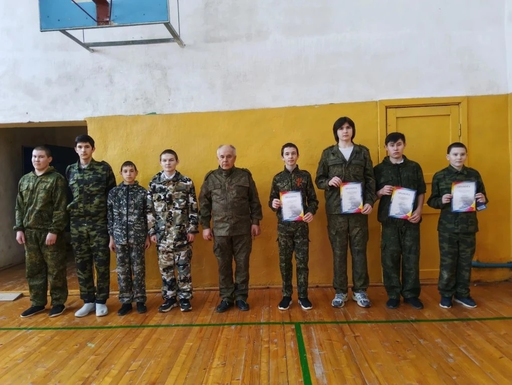 «А ну-ка, парни!» — так звонко и задорно прошли спортивные состязания среди старшекласс...