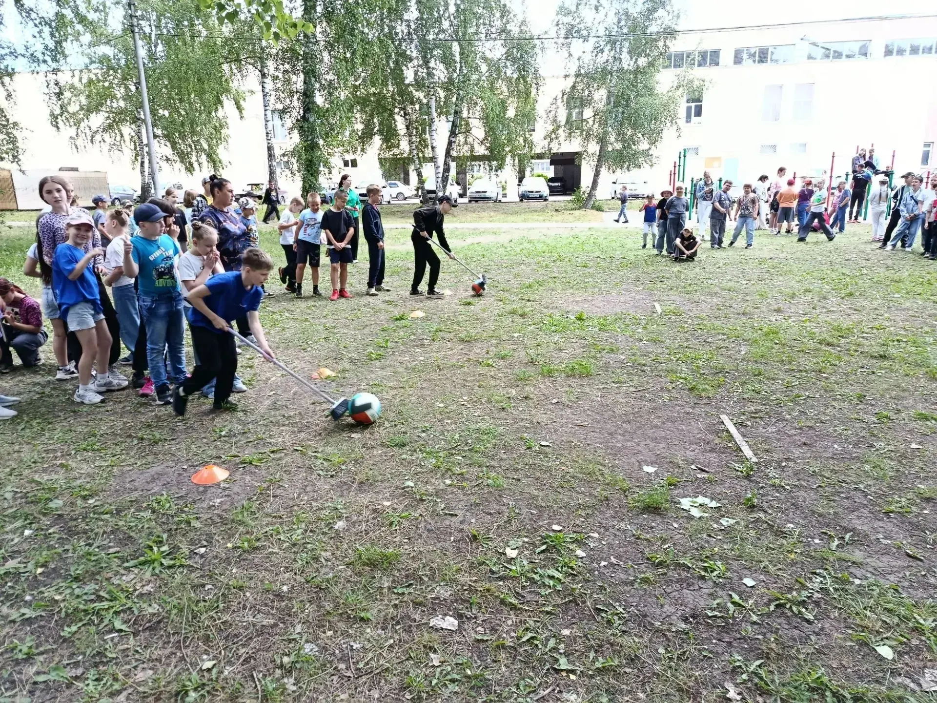 🏃‍♀🌞Сегодня воспитанники пришкольного лагеря «Солнышко» отправились в парк «40 лет Октября» в горо