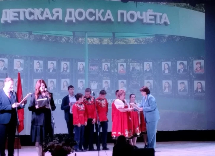 ✨ В ЦКР «Юбилейный» торжественно открыли Детскую Доску Почёта! ✨
🎉 На Доску Почёта занесли имена и 