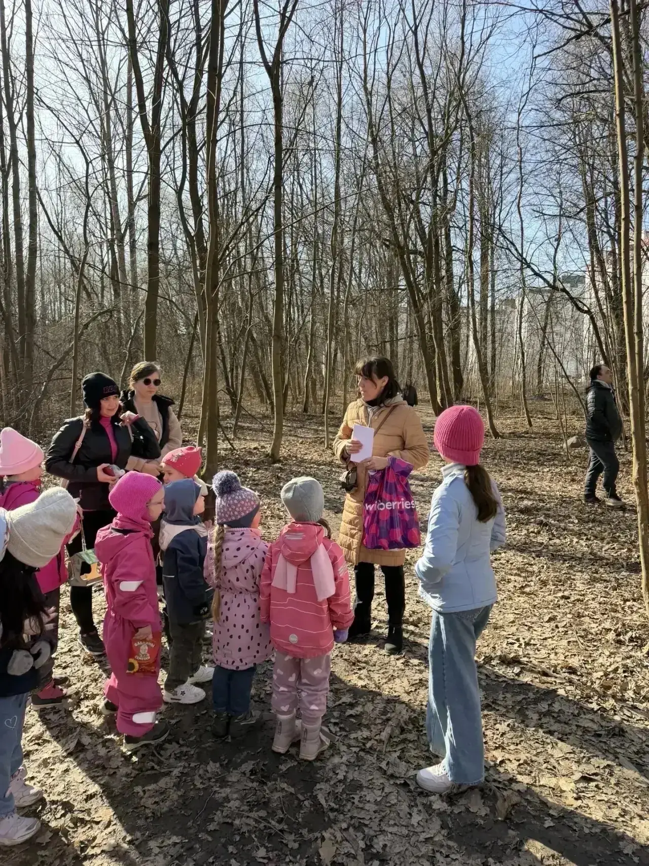 🌻В честь Дня птиц ребята группы 21 «Пчелка» совершили познавательную прогулку на свежем воздухе в па