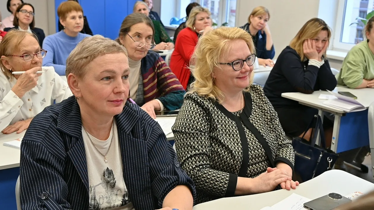 #Яркие_события_года

В Вятской гуманитарной гимназии прошла конференция учителей-словесников «Живое 