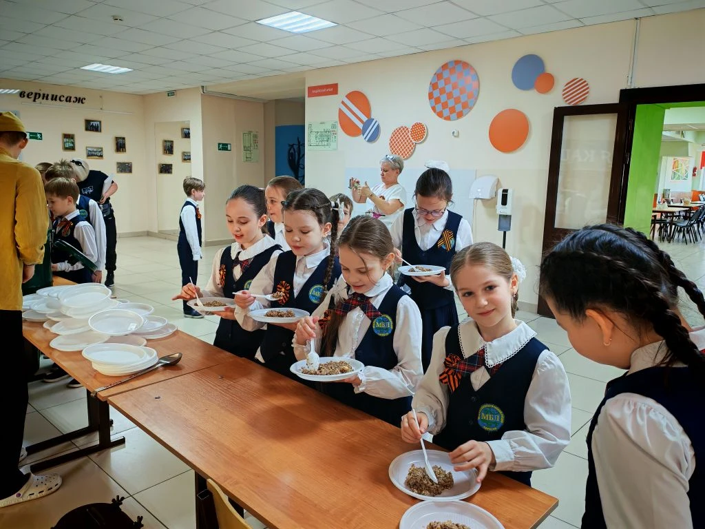 В преддверии праздника Победы в лицее проходит акция Солдатская каша.  Сегодня почётным гостем нашей