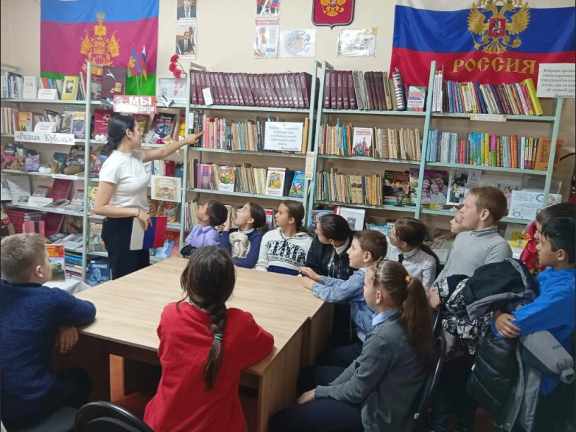 В рамках проведения Дня самоуправления в Кировской и Роте-Фановской библиотеках Верхнек...